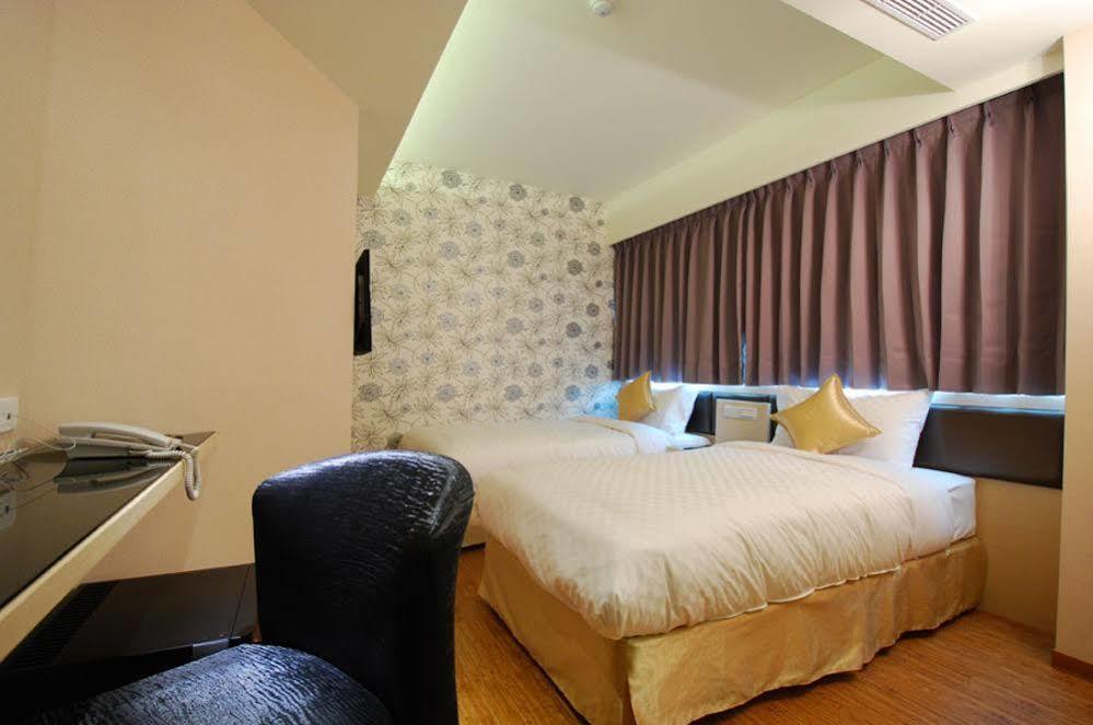Hotel 欣欣旅店 Taipei Esterno foto
