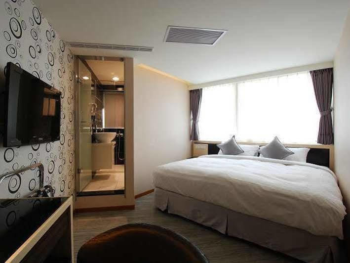 Hotel 欣欣旅店 Taipei Esterno foto
